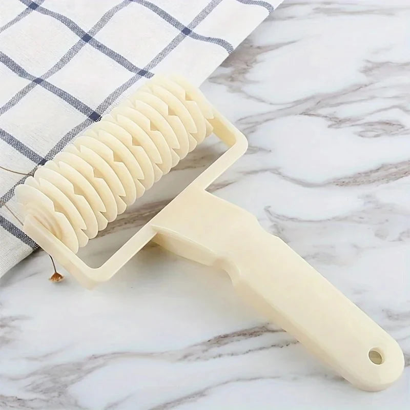 Plastic Pasta Cutter Roller For Spaetzle And Dough
