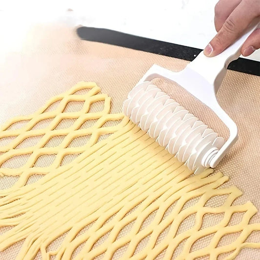 Plastic Pasta Cutter Roller For Spaetzle And Dough